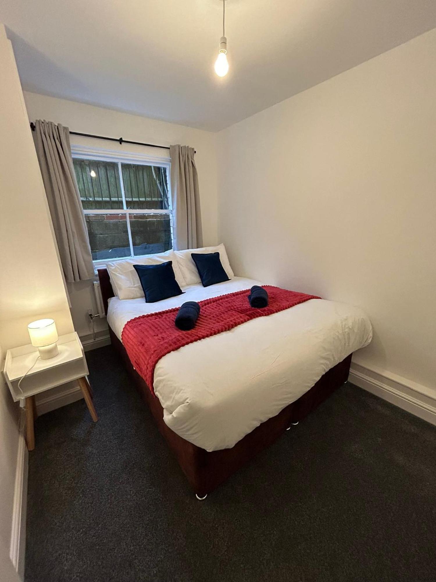 Brand New Modern Apartments Steps From Gloucester Quays Εξωτερικό φωτογραφία