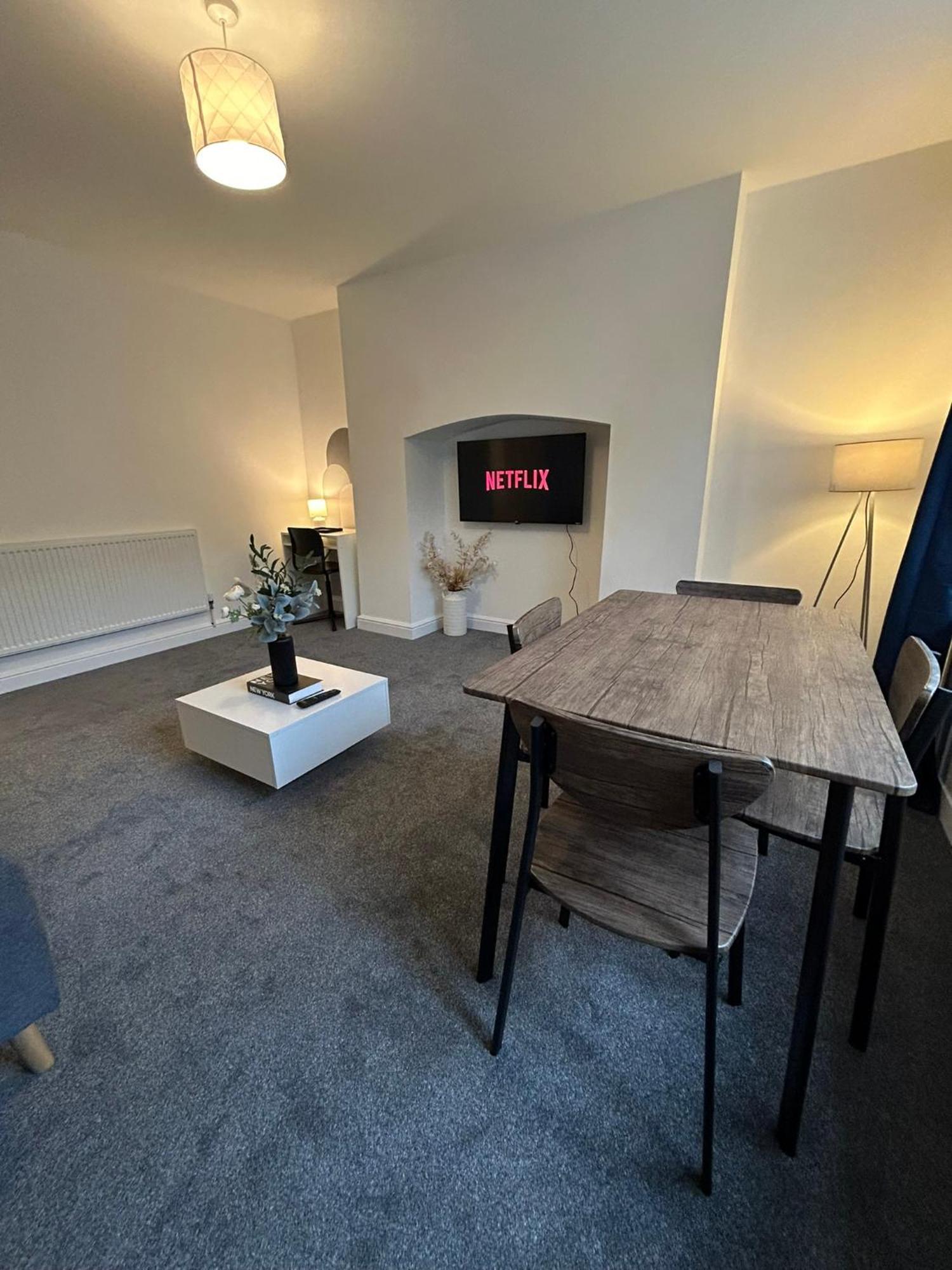 Brand New Modern Apartments Steps From Gloucester Quays Εξωτερικό φωτογραφία