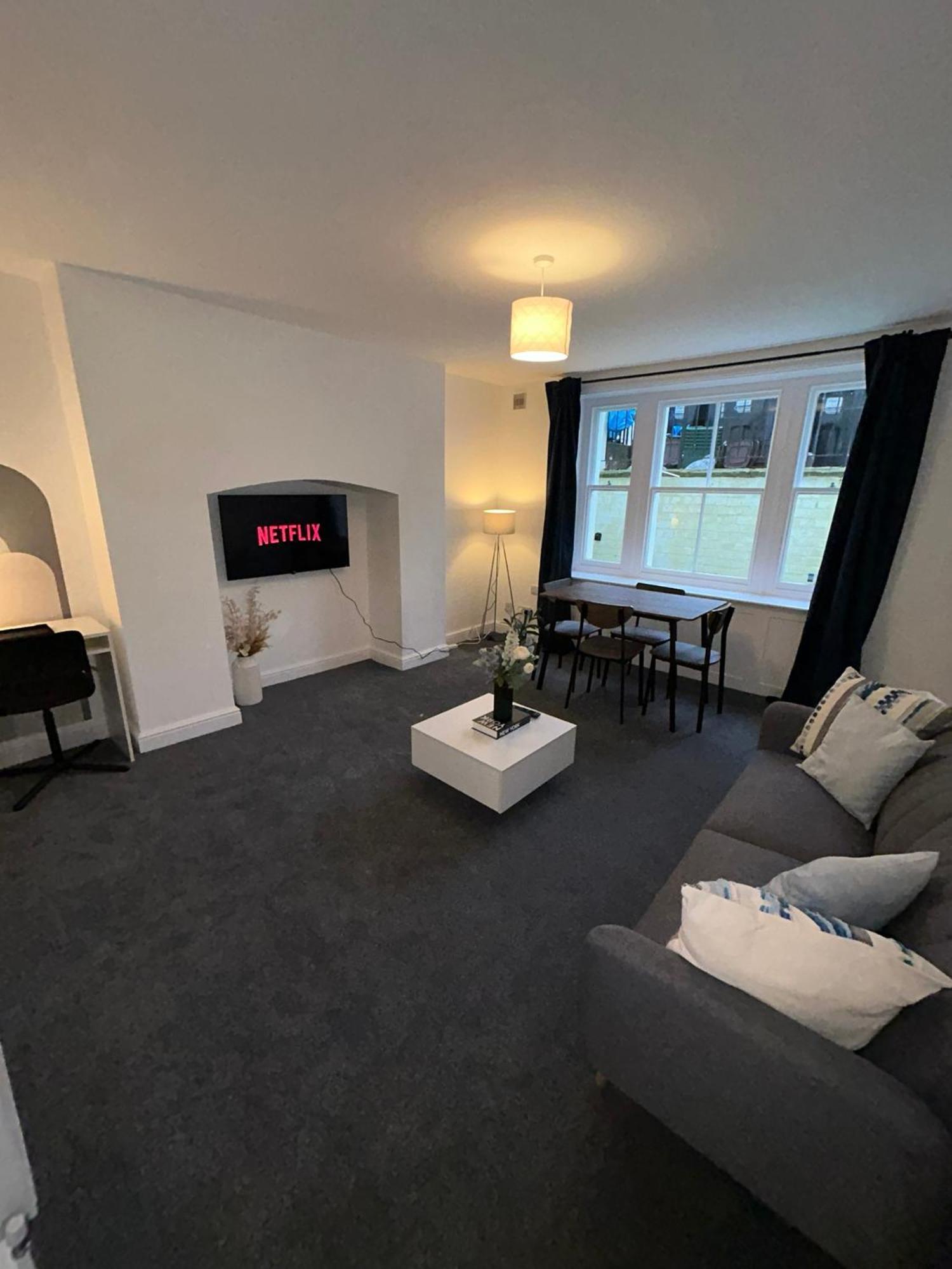 Brand New Modern Apartments Steps From Gloucester Quays Εξωτερικό φωτογραφία