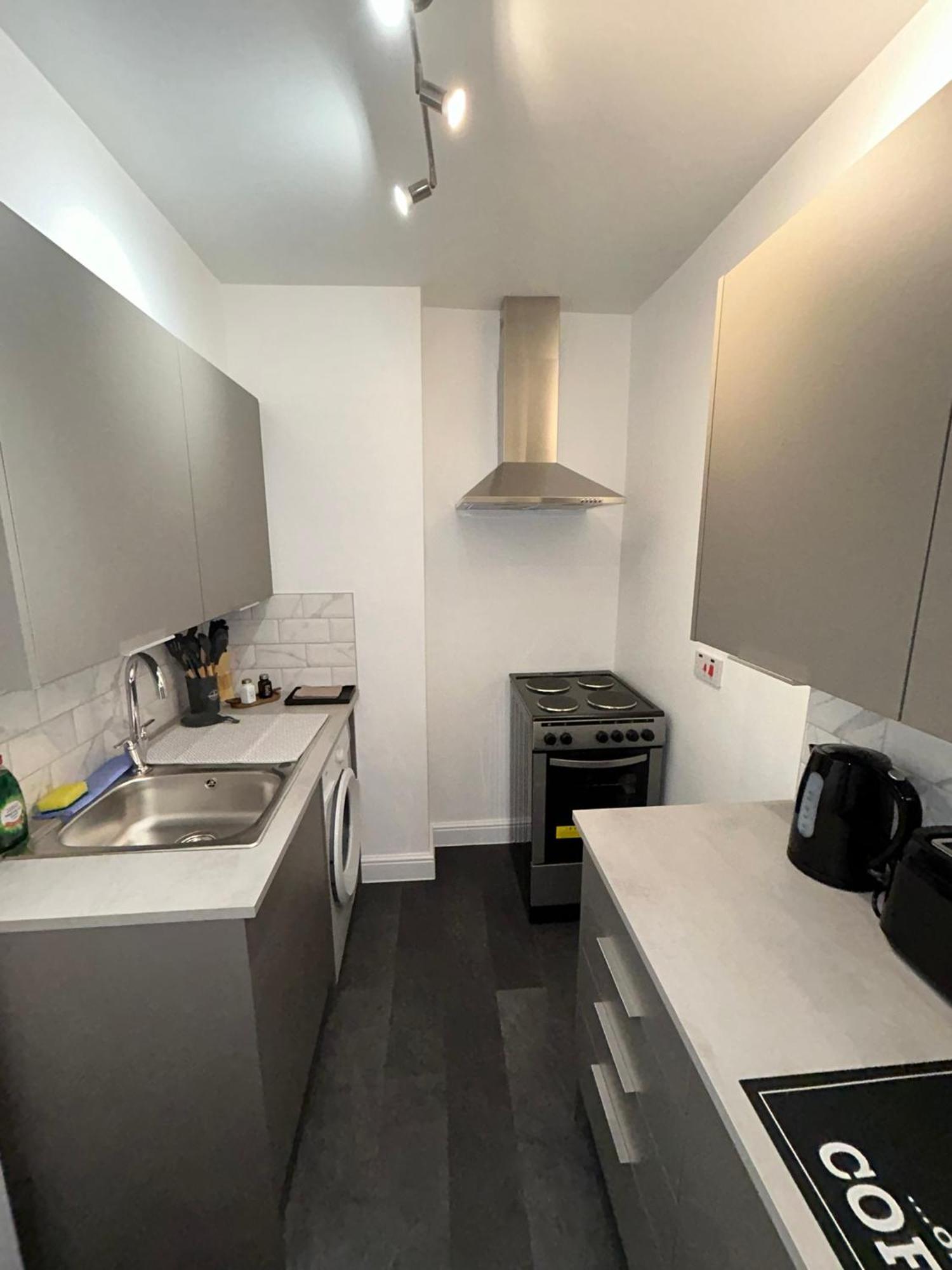 Brand New Modern Apartments Steps From Gloucester Quays Εξωτερικό φωτογραφία