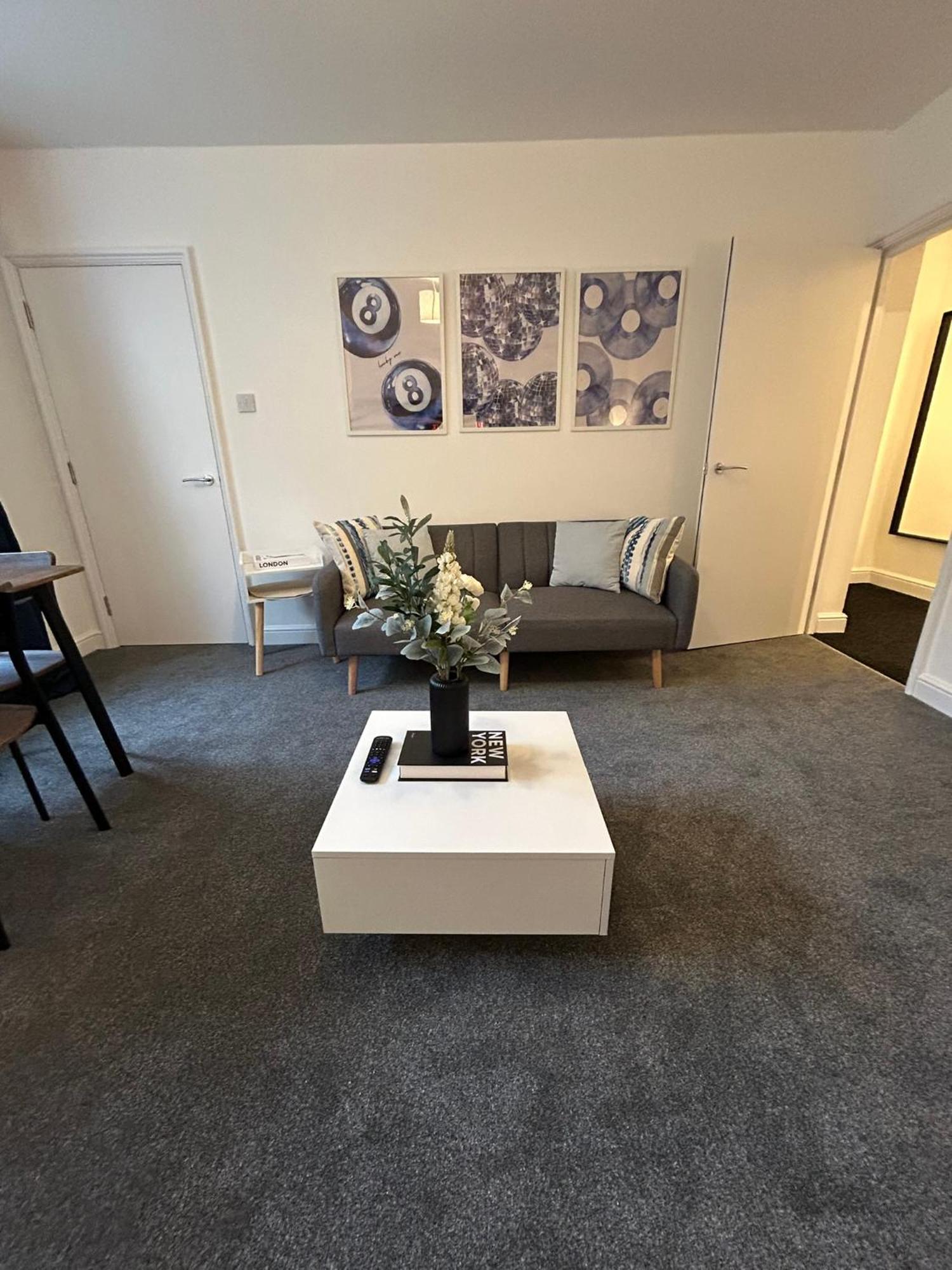 Brand New Modern Apartments Steps From Gloucester Quays Εξωτερικό φωτογραφία