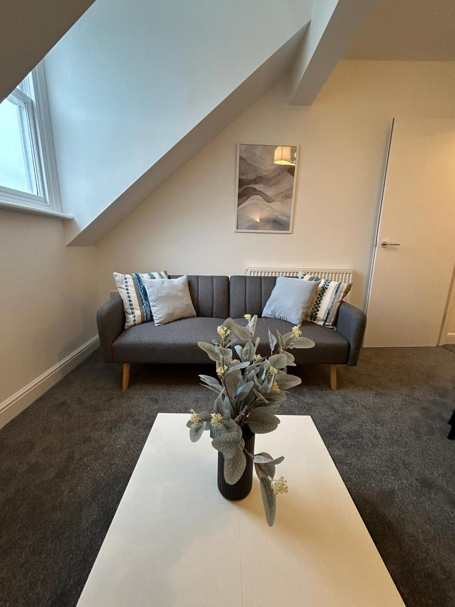 Brand New Modern Apartments Steps From Gloucester Quays Εξωτερικό φωτογραφία