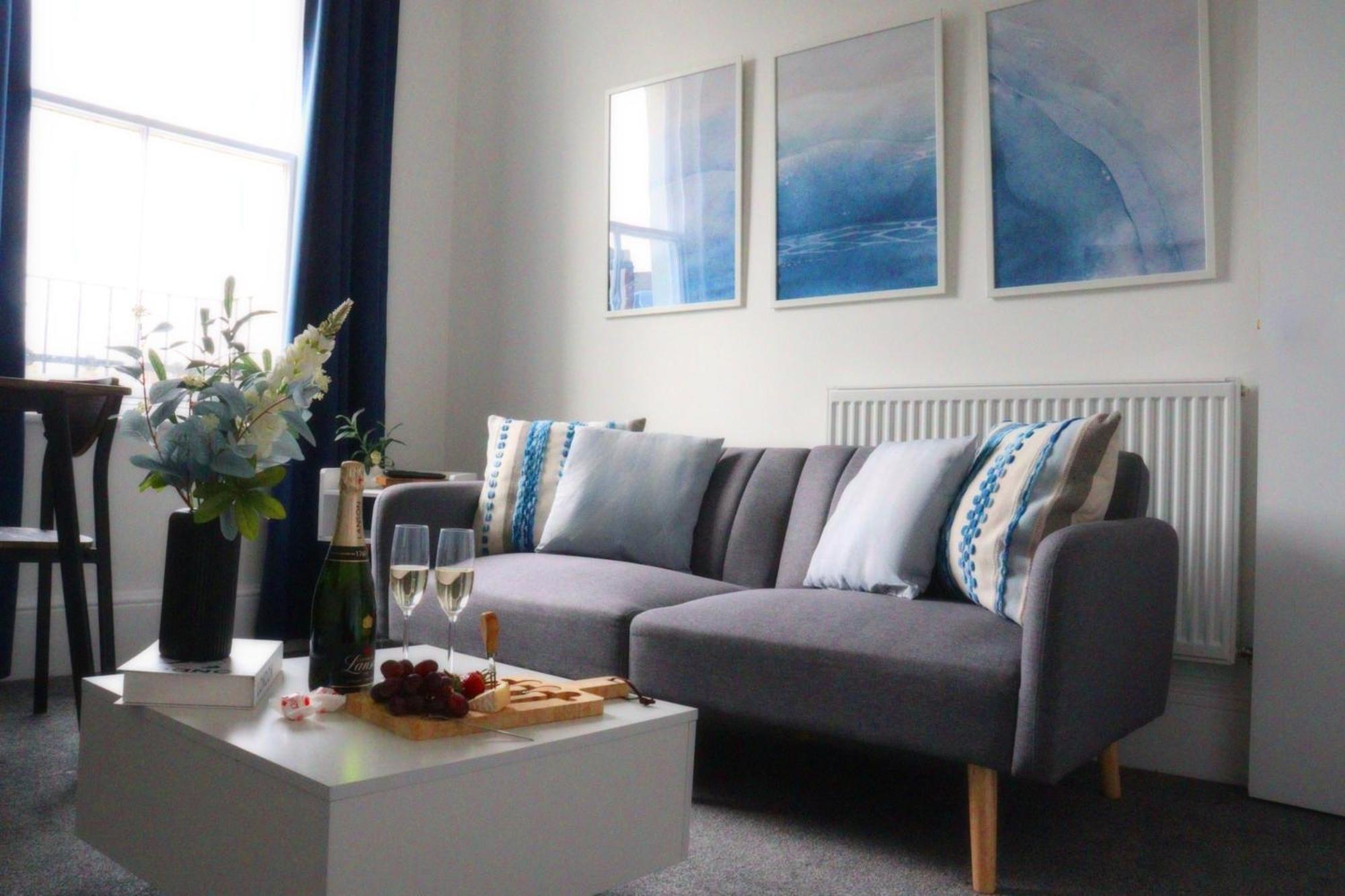 Brand New Modern Apartments Steps From Gloucester Quays Εξωτερικό φωτογραφία