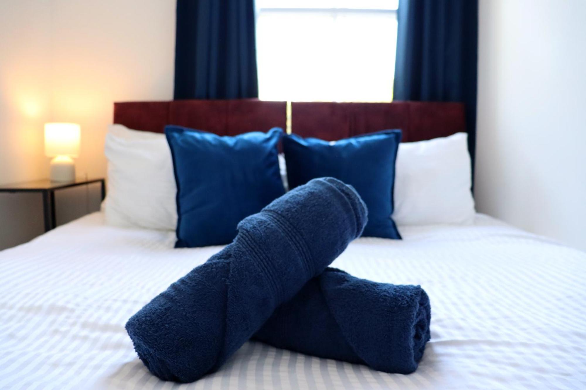 Brand New Modern Apartments Steps From Gloucester Quays Εξωτερικό φωτογραφία