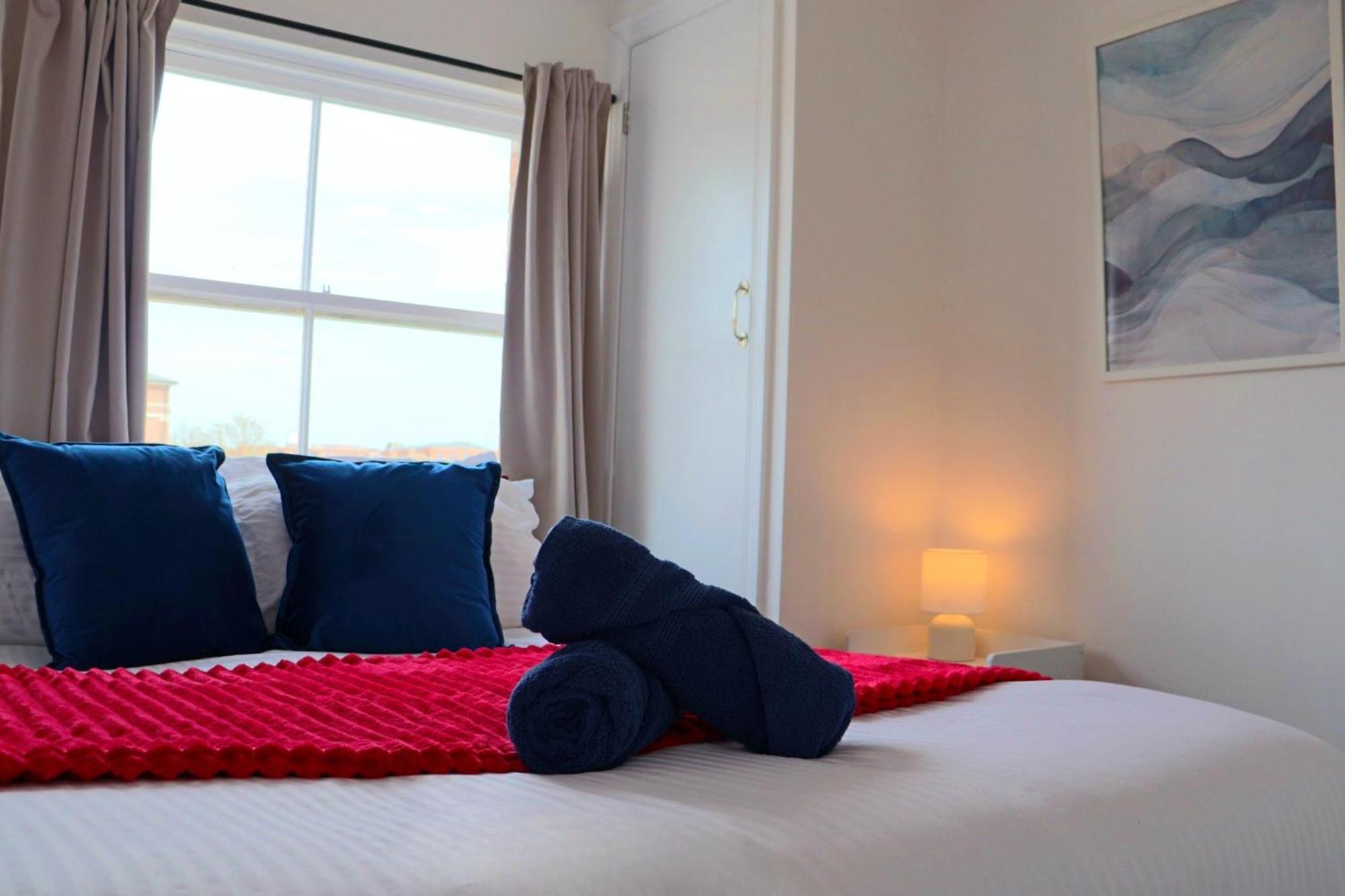Brand New Modern Apartments Steps From Gloucester Quays Εξωτερικό φωτογραφία