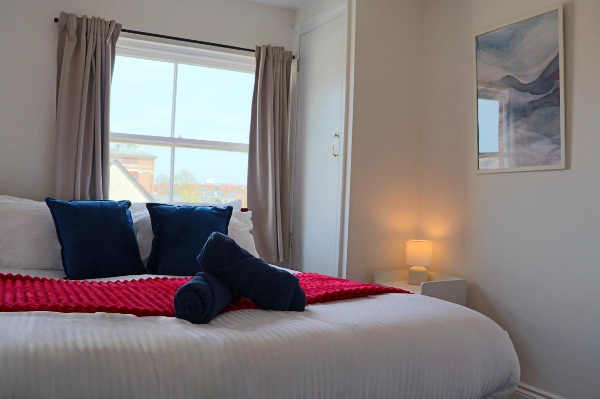 Brand New Modern Apartments Steps From Gloucester Quays Εξωτερικό φωτογραφία
