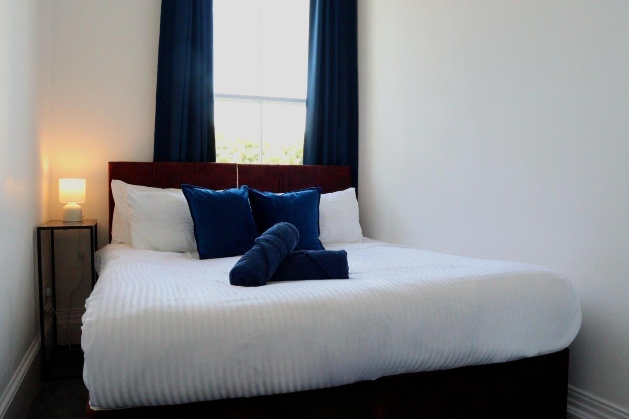 Brand New Modern Apartments Steps From Gloucester Quays Εξωτερικό φωτογραφία