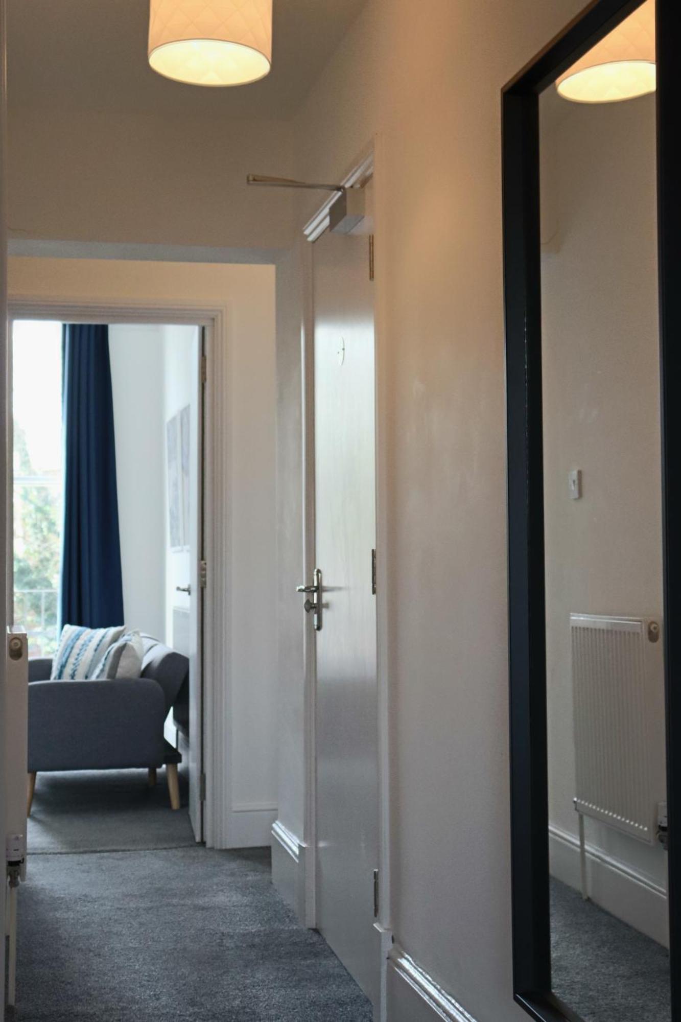 Brand New Modern Apartments Steps From Gloucester Quays Εξωτερικό φωτογραφία