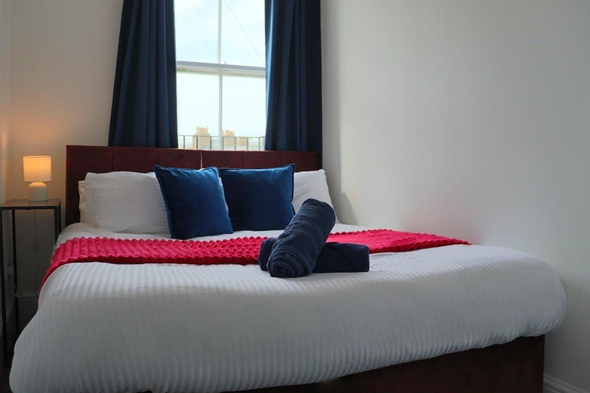 Brand New Modern Apartments Steps From Gloucester Quays Εξωτερικό φωτογραφία
