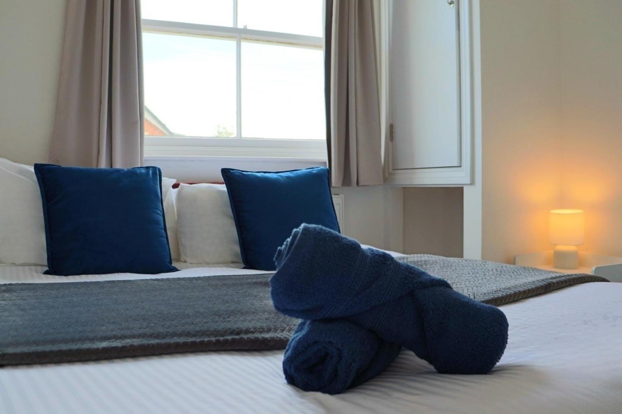 Brand New Modern Apartments Steps From Gloucester Quays Εξωτερικό φωτογραφία