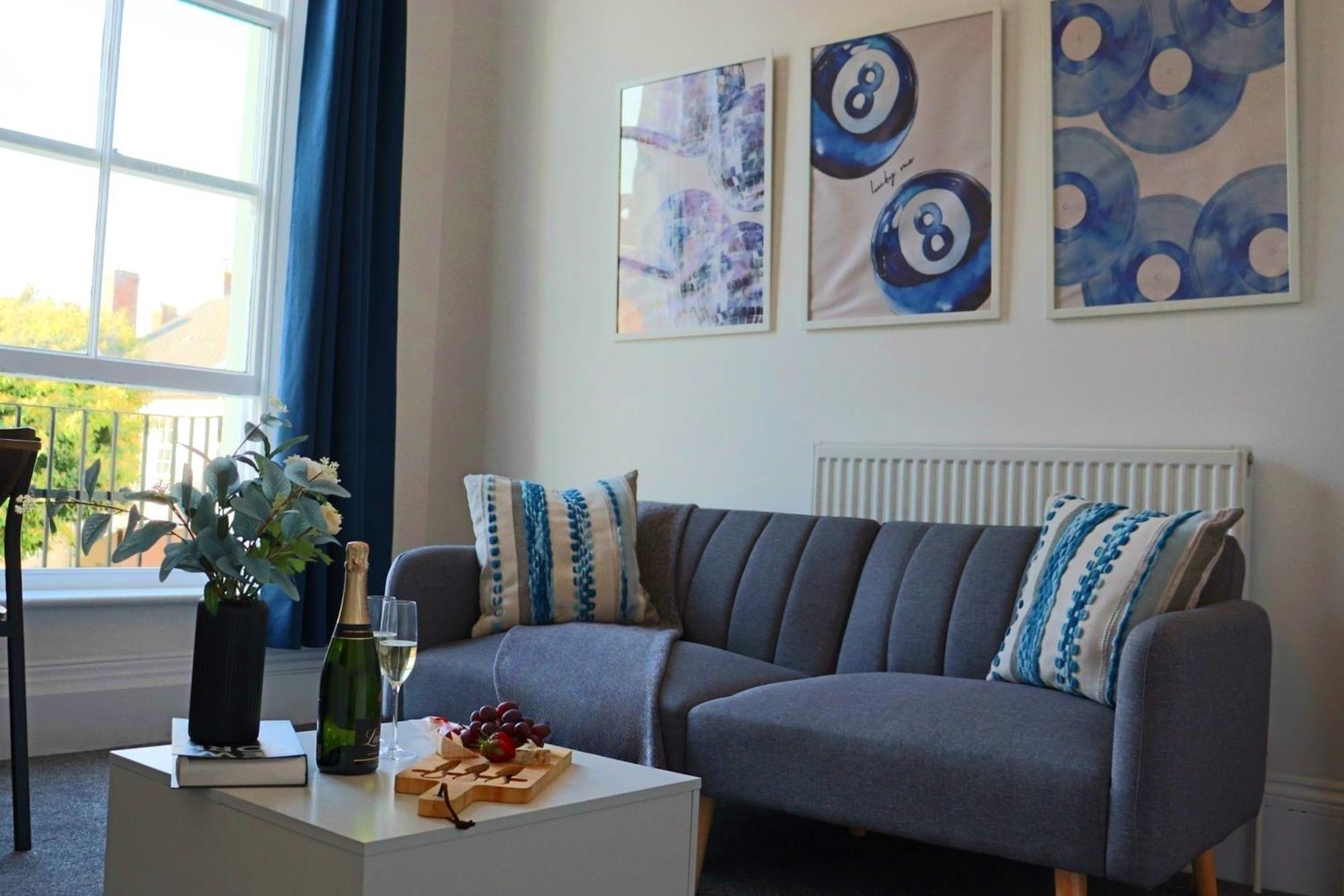 Brand New Modern Apartments Steps From Gloucester Quays Εξωτερικό φωτογραφία