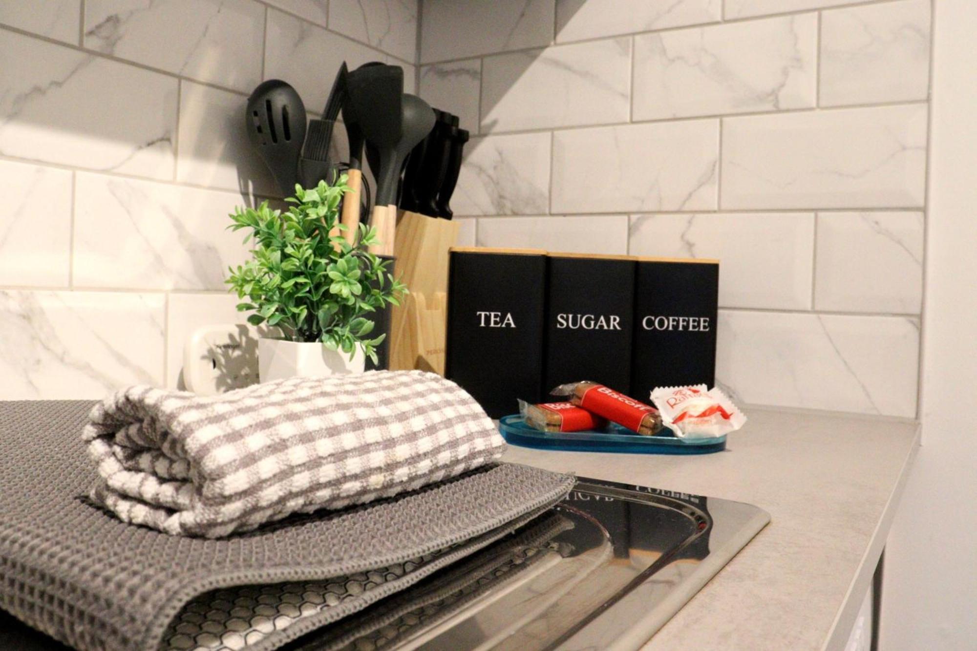 Brand New Modern Apartments Steps From Gloucester Quays Εξωτερικό φωτογραφία