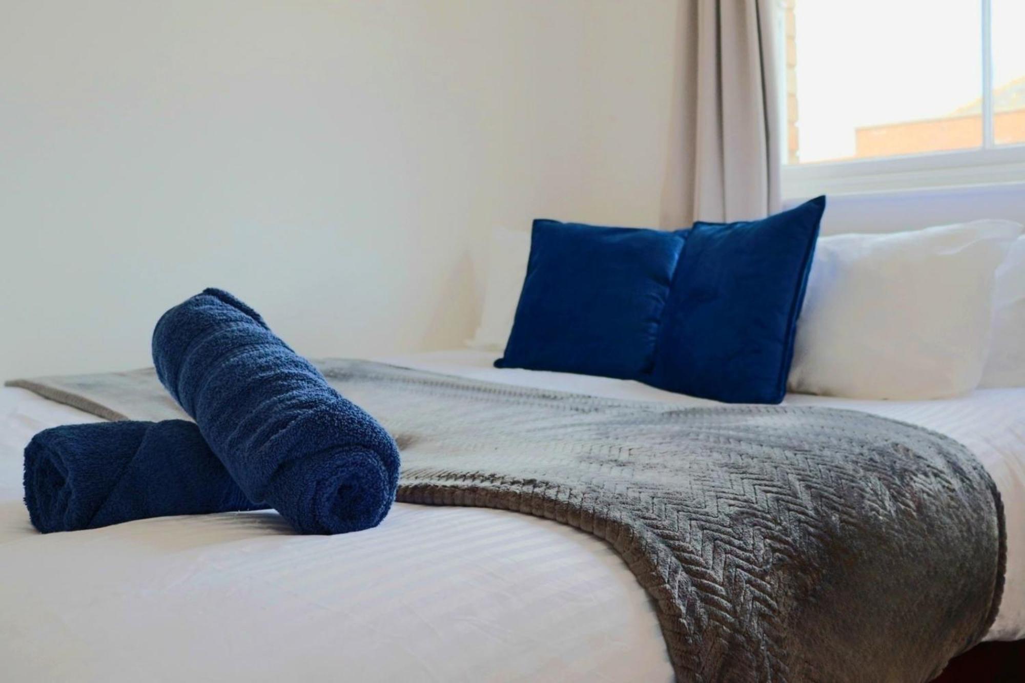 Brand New Modern Apartments Steps From Gloucester Quays Εξωτερικό φωτογραφία